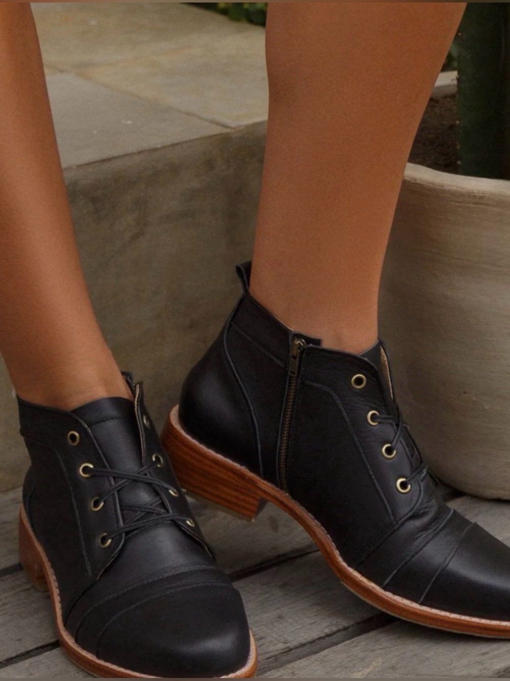 ELF $265 Boots Passage Lace Up Ankle Bootie 8.5 Black Leather Handmade Quality